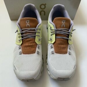 On Cloud 5 women’s hay / ice sneaker sz9